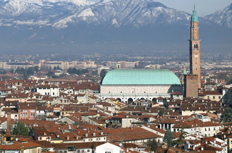 Tratta ferroviaria Padova-Bassano, inaugurato il nuovo treno Rock - L